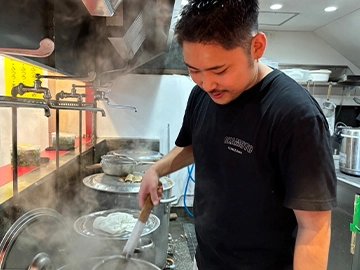 横浜ラーメン おか本 店主 北塔優仁